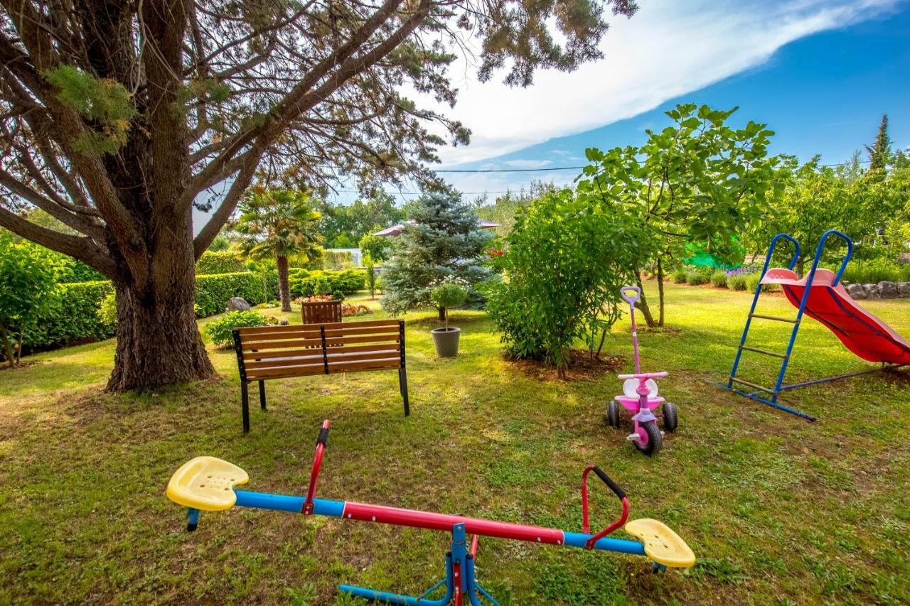 Garden Paradise App Sveti Vid-Miholjice Esterno foto
